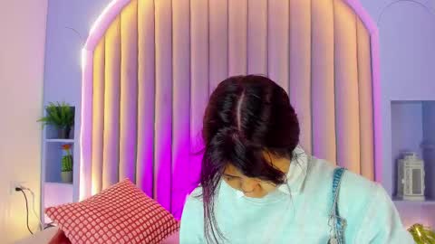 Snapshot of alaiarogers chatting on 11.06.25 Alaia online show from 11.06.25