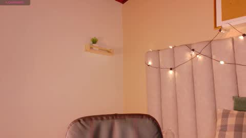 Snapshot of alaiarogers chatting on 11.11.25 Alaia online show from 11.11.25