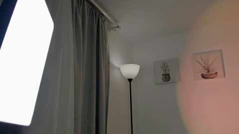 Snapshot of alaiarogerss chatting on 05.30.26 online show from 05.30.26