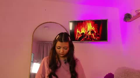Snapshot of alaiarogerss chatting on 06.12.26 online show from 06.12.26