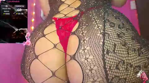 Snapshot of alaiia_rosse chatting on 03.11.25 Alaiia online show from 03.11.25