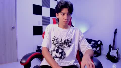 Snapshot of alan_boy01 chatting on 09.24.25 Alan Boy online show from 09.24.25