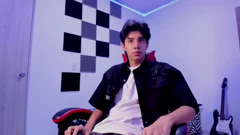 Snapshot of alan_boy01 chatting on 10.01.25 Alan Boy online show from 10.01.25