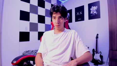 Snapshot of alan_boy01 chatting on 10.06.25 Alan Boy online show from 10.06.25