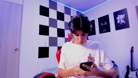 Snapshot of alan_boy01 chatting on 10.08.25 Alan Boy online show from 10.08.25