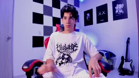 Snapshot of alan_boy01 chatting on 10.09.25 Alan Boy online show from 10.09.25