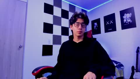 Snapshot of alan_boy01 chatting on 10.12.25 Alan Boy online show from 10.12.25