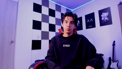 Snapshot of alan_boy01 chatting on 10.17.25 Alan Boy online show from 10.17.25