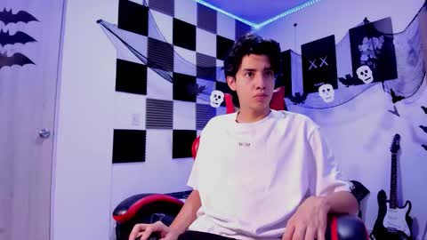 Snapshot of alan_boy01 chatting on 10.23.25 Alan Boy online show from 10.23.25