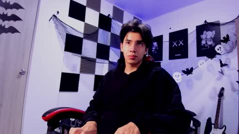 Snapshot of alan_boy01 chatting on 10.24.25 Alan Boy online show from 10.24.25