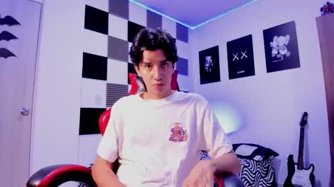 Snapshot of alan_boy01 chatting on 10.27.25 Alan Boy online show from 10.27.25