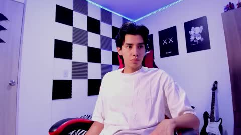 Snapshot of alan_boy01 chatting on 11.02.25 Alan Boy online show from 11.02.25