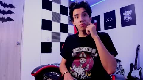 Snapshot of alan_boy01 chatting on 11.05.25 Alan Boy online show from 11.05.25