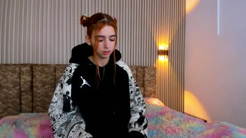 A L A N A  online show from 12.04.24