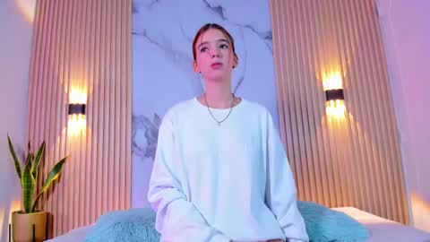 A L A N A  online show from 09.10.25