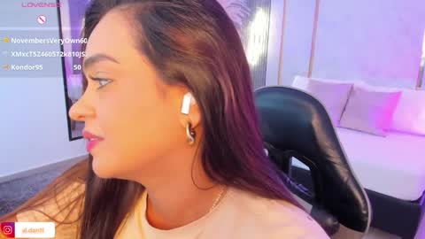 Snapshot of alana_dantes chatting on 05.28.26 M E L I online show from 05.28.26