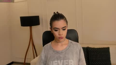 Snapshot of alanacraft chatting on 10.18.25 Alana online show from 10.18.25