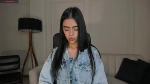 Snapshot of alanacraft chatting on 10.19.25 Alana online show from 10.19.25