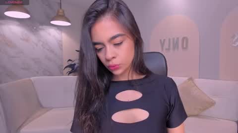 Snapshot of alanacraft chatting on 10.28.25 Alana online show from 10.28.25