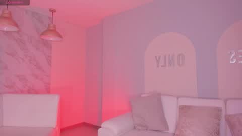 Snapshot of alanacraft chatting on 10.31.25 Alana online show from 10.31.25