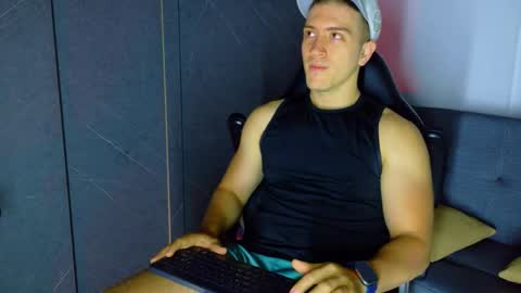 Snapshot of alanferrer chatting on 02.10.26 Alan Ferrer online show from 02.10.26