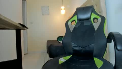 Snapshot of alantrickz365 chatting on 11.10.25 alantrickz365 online show from 11.10.25