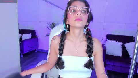 Snapshot of alassiahocthner chatting on 10.04.25 Alassia Hocthner online show from 10.04.25