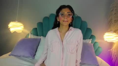 Snapshot of alassiahocthner chatting on 10.27.25 Alassia Hocthner online show from 10.27.25