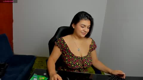 Snapshot of alayasmile chatting on 02.05.25 Alaya online show from 02.05.25