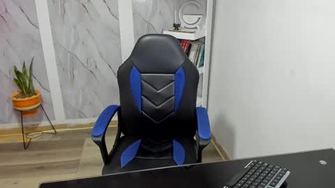 Snapshot of alayasmile chatting on 09.30.25 Alaya online show from 09.30.25