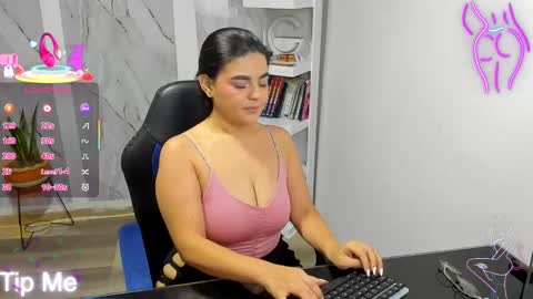 Snapshot of alayasmile chatting on 10.06.25 Alaya online show from 10.06.25