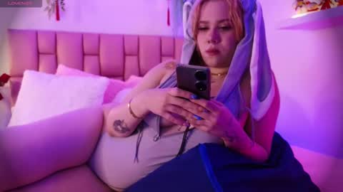 Snapshot of albaandthayron chatting on 10.03.25 albaandthayron online show from 10.03.25