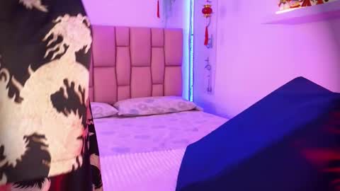 Snapshot of albaandthayron chatting on 10.15.25 albaandthayron online show from 10.15.25