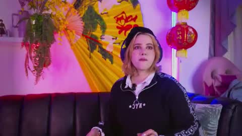 Snapshot of albaandthayron chatting on 10.25.25 albaandthayron online show from 10.25.25