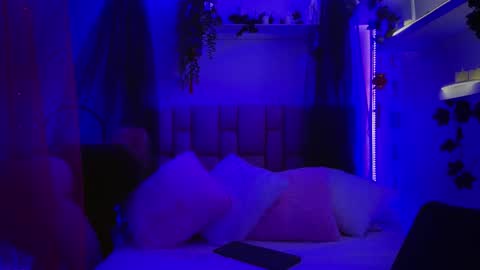 Snapshot of albaandthayron chatting on 10.27.25 albaandthayron online show from 10.27.25