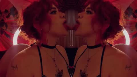 Snapshot of albaandthayron chatting on 11.03.25 albaandthayron online show from 11.03.25