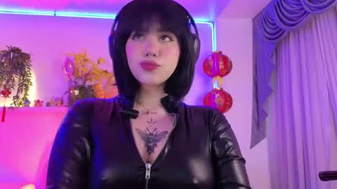 Snapshot of albaandthayron chatting on 11.05.25 albaandthayron online show from 11.05.25