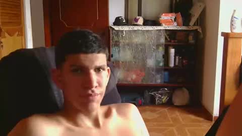 Snapshot of albajadmamad_01 chatting on 10.22.25 josevcam online show from 10.22.25