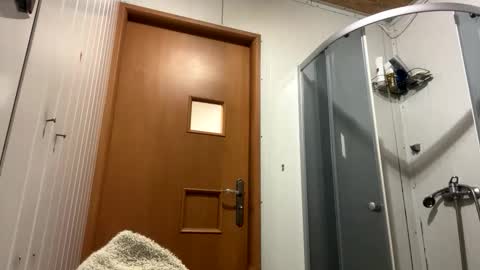 Snapshot of albe971088 chatting on 10.10.25 camiik online show from 10.10.25