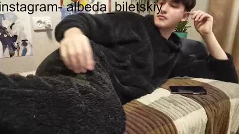 Snapshot of albeda22 chatting on 10.05.25 Albedo online show from 10.05.25