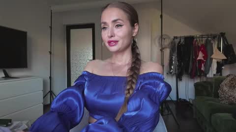 Alecssalove online show from 10.29.25