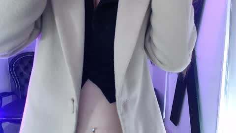 Snapshot of aleesha_cameron02 chatting on 11.15.25 Ale online show from 11.15.25