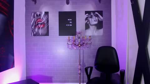 Snapshot of aleesha_cameron02 chatting on 11.26.25 Ale online show from 11.26.25