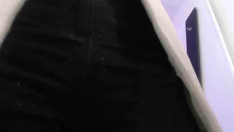 Snapshot of aleesha_cameron02 chatting on 12.22.25 Ale online show from 12.22.25