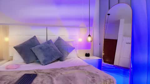 Snapshot of alehia_cute chatting on 11.06.25 Alehia Cute online show from 11.06.25