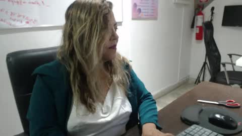 Snapshot of aleja_lollipop chatting on 04.24.26 Aleja online show from 04.24.26