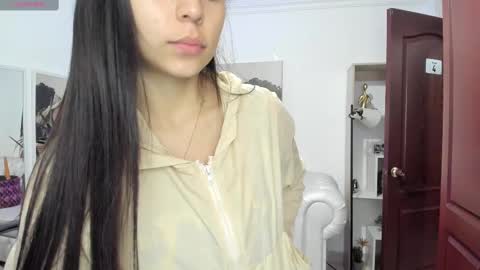 Alejandra online show from 03.05.25