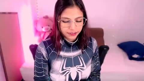 Aleja Harker  online show from 10.30.25