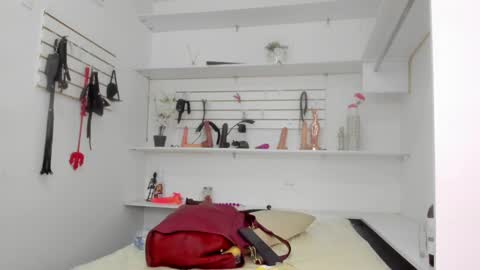 Alejandra online show from 09.18.25