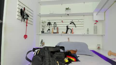 Alejandra online show from 11.05.25